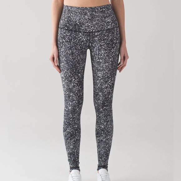 Lululemon Wunder Under Pant (Hi-Rise)
Splatter White Black Size 4 EUC - Picture 6 of 9